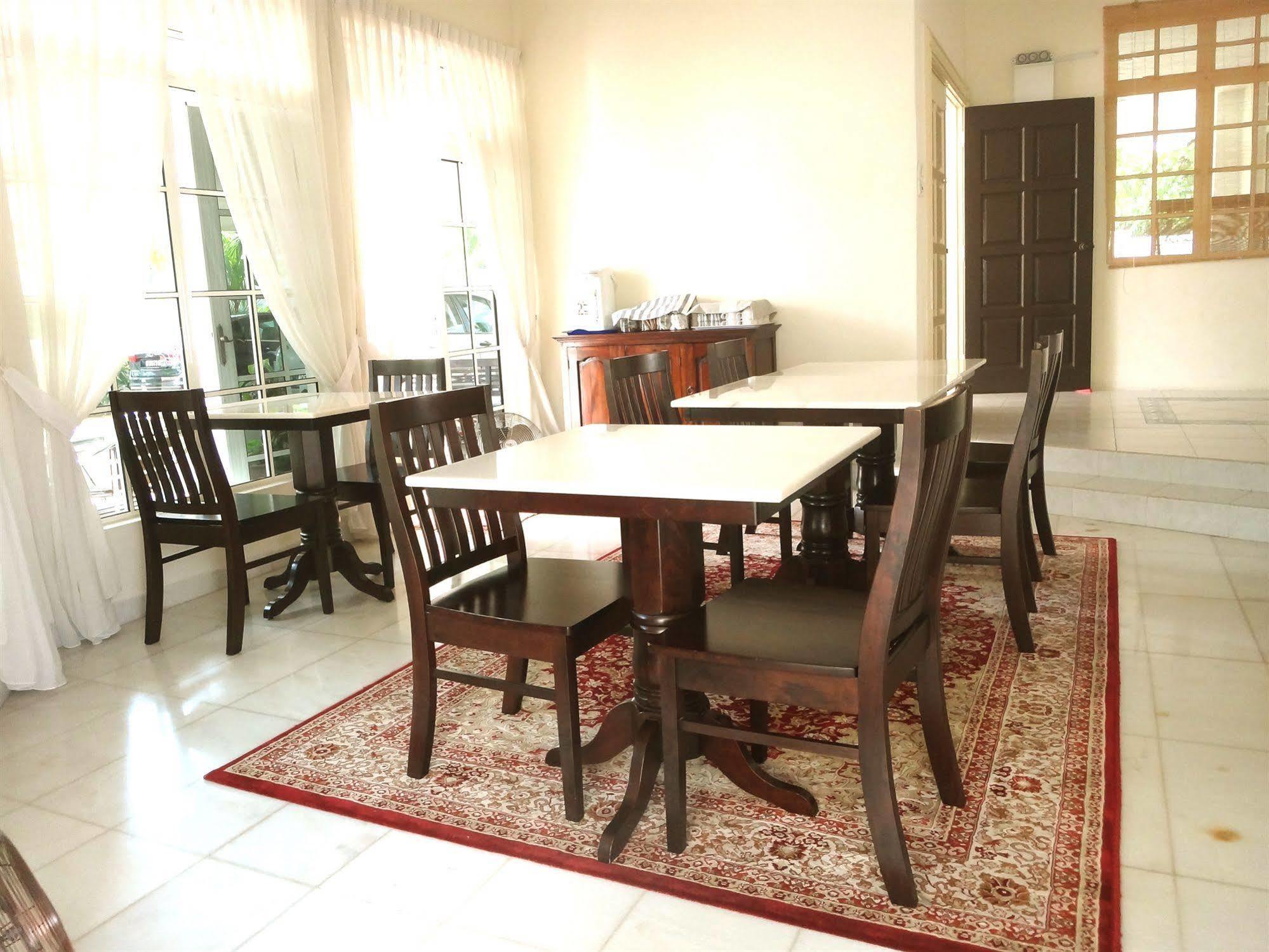 Rumah Putih Near Klia Szepang Kültér fotó