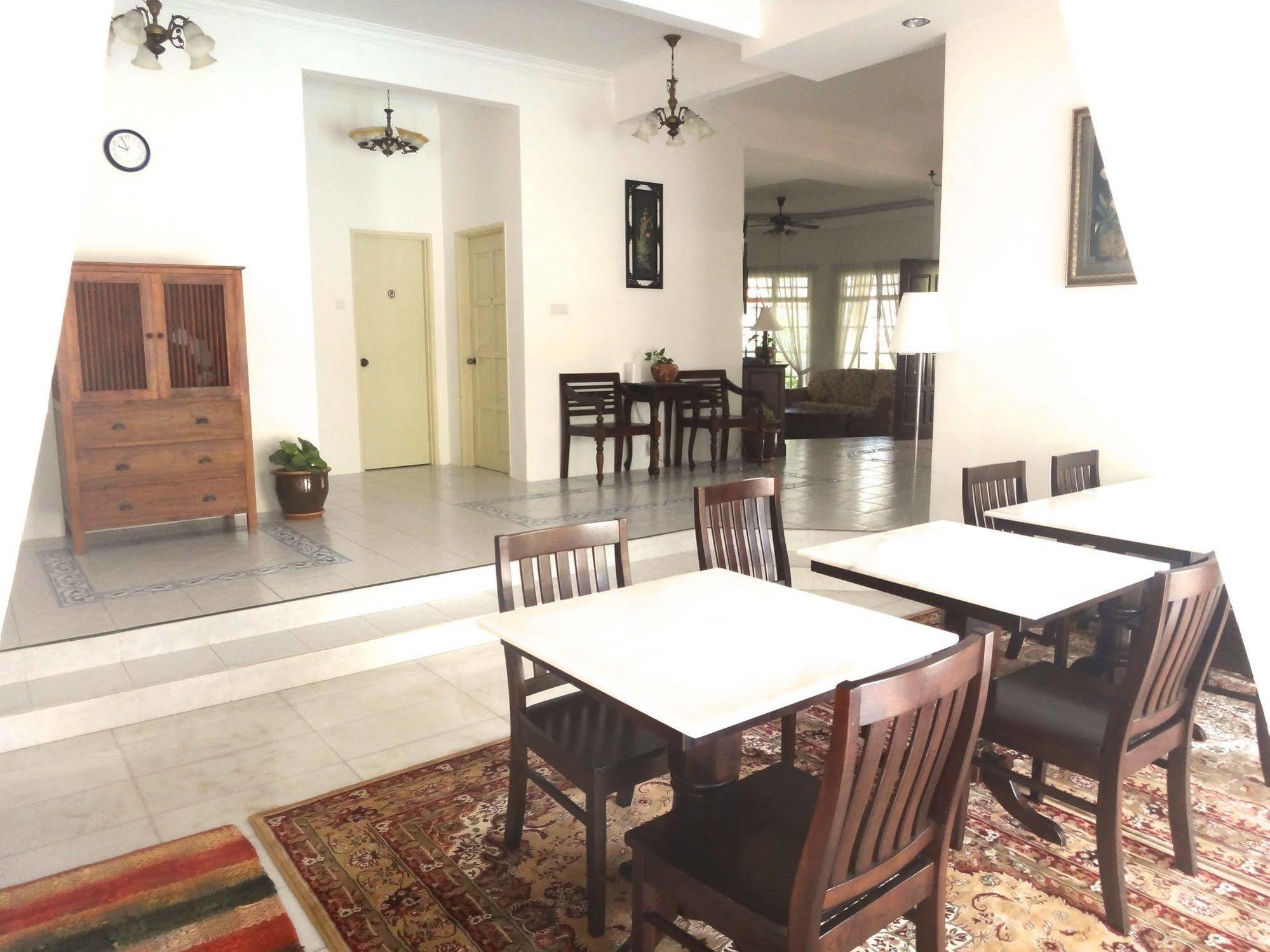 Rumah Putih Near Klia Szepang Kültér fotó